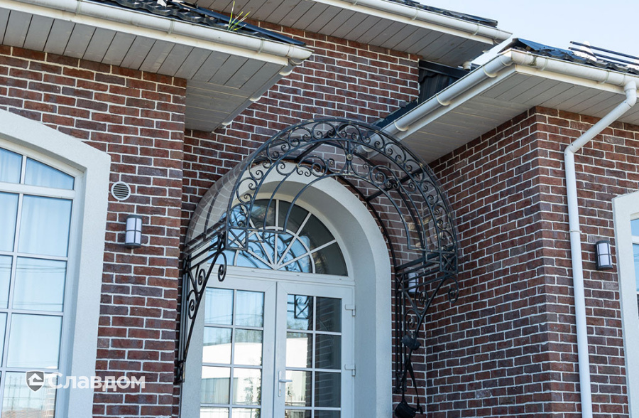 Частный дом с облицовкой плиткой Roben Formback Buntgeflammt