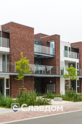 Жилой дом в Антверпене с облицовкой миксом кирпича Terca Maaseiker Bont и Paarsblauw