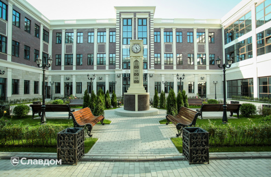 Клубный деловой центр Central Yard с облицовкой фасадной плиткой Stroeher Keravette Shine 825 sherry