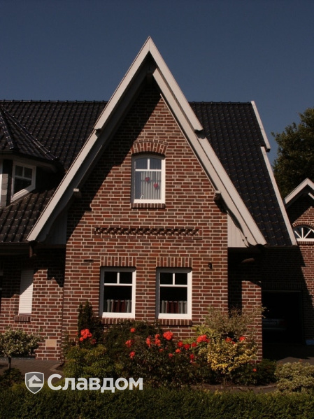 Частный дом с облицовкой кирпичом Terca HKS Bunt