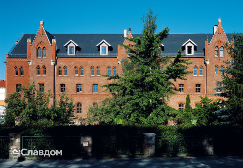 Муниципальное здание с крышей из черепицы Creaton Domino Schieferton Engobiert