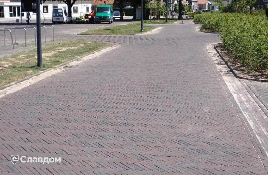 Территория парка с применением брусчатки Penter Nero DF и Porto DF