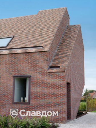 Частный дом в Анзегеме с облицовкой кирпичом Terca Paarsblauw