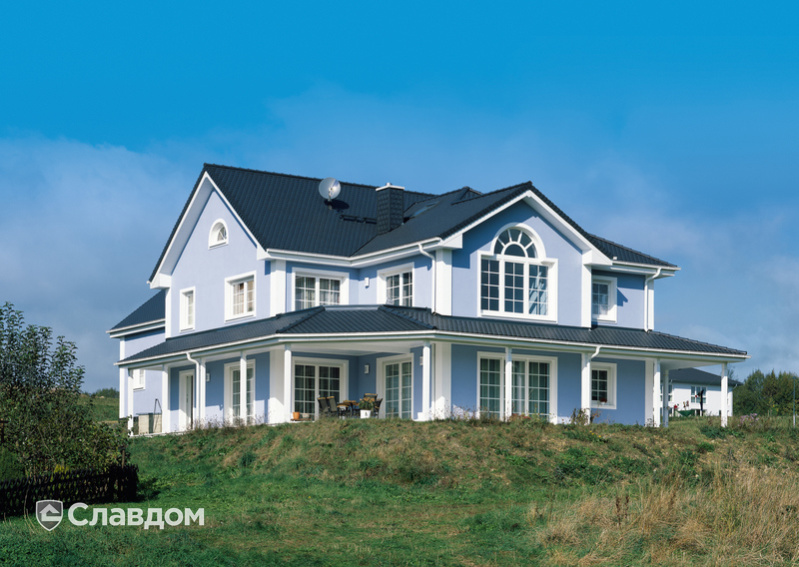 Двухэтажный особняк с крышей из черепицы Creaton Biber Klassik Schieferton Engobiert