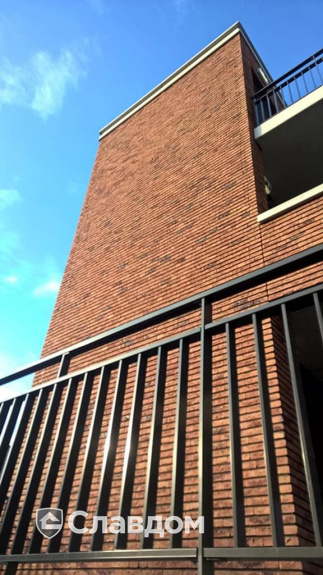 Малоэтажный жилой дом с облицовкой кирпичом Terca Jade