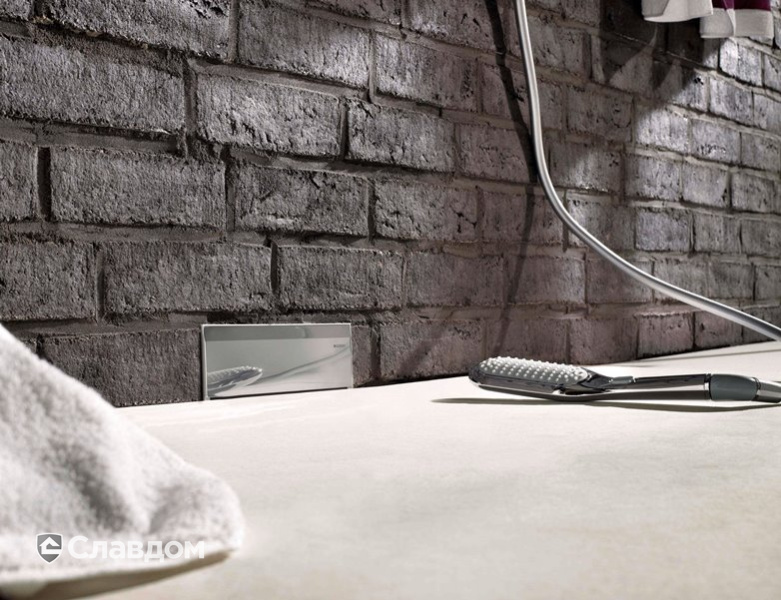 Интерьер ванной комнаты с облицовкой кирпичом Terca Helsinki