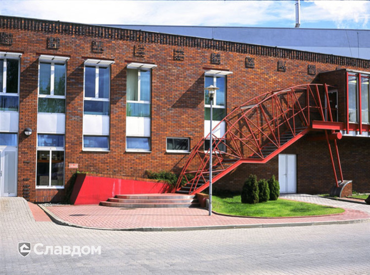 Дом с использованием облицовочного кирпича LHL CLASSIC 03-01-15-0100-1