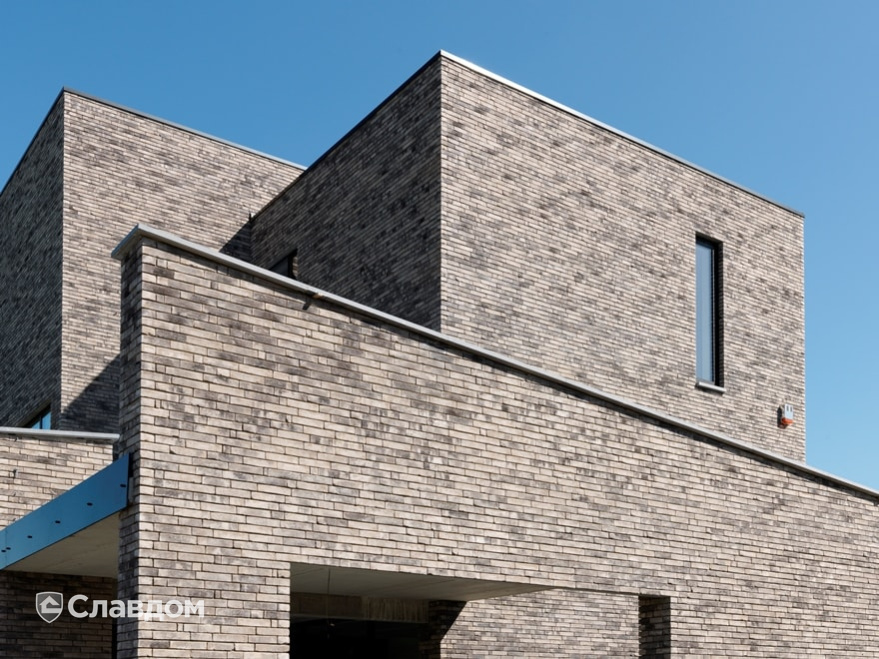 Трехэтажный жилой комплекс с облицовкой кирпичом Terca Iluzo Grijs-zwart