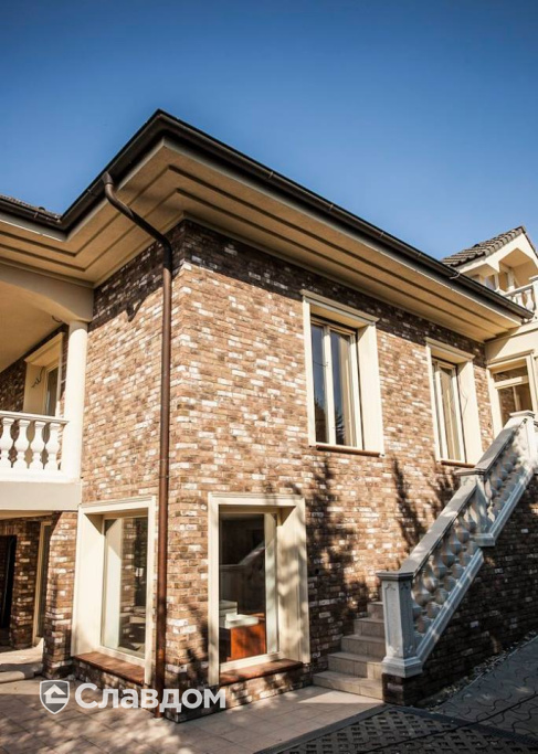 Двухэтажный частный дом с облицовкой кирпичом ENGELS HANDFORM Taiga