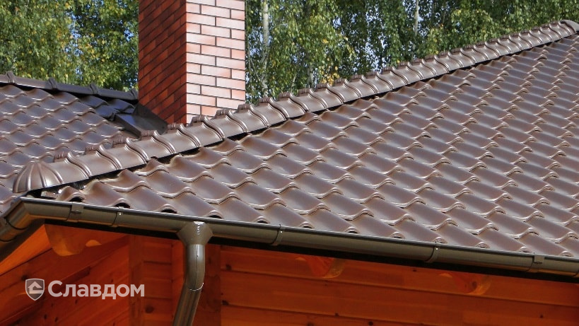 Частный дом с черепицей TONDACH Samba 11 brown engobe