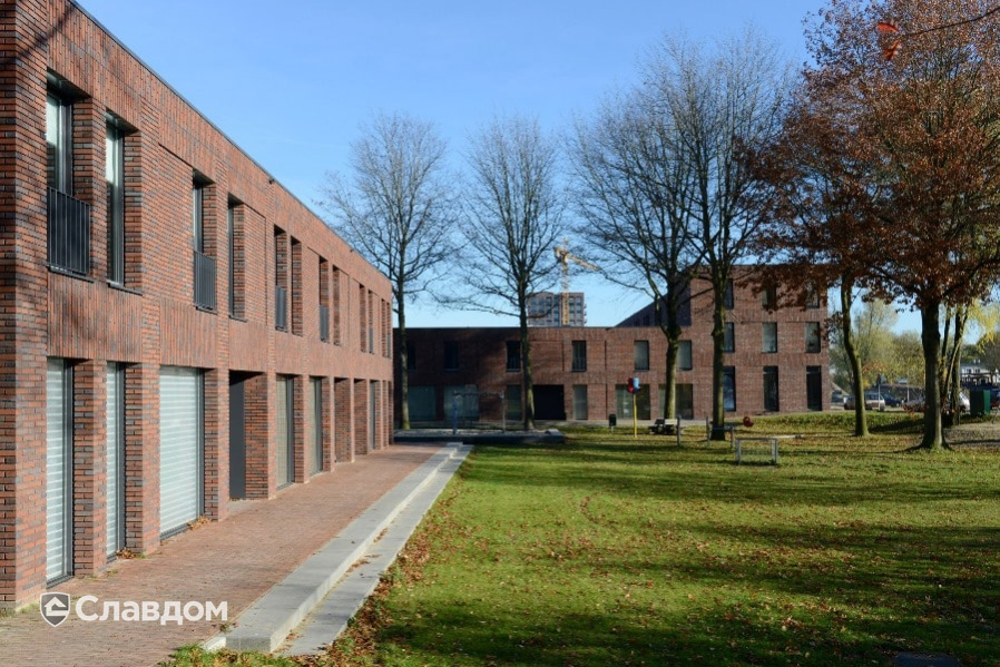 Офисное здание с облицовкой кирпичом Terca HKS Bunt