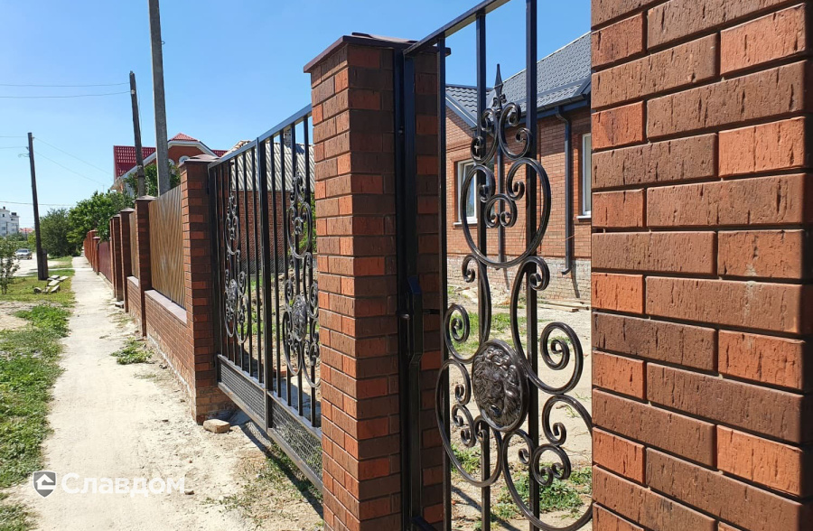 Дом с облицовкой из кирпича Славянский КЗ Верона-Кроста