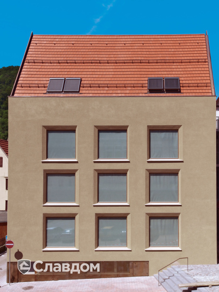 Здание церкви с крышей из черепицы Creaton Domino Naturrot