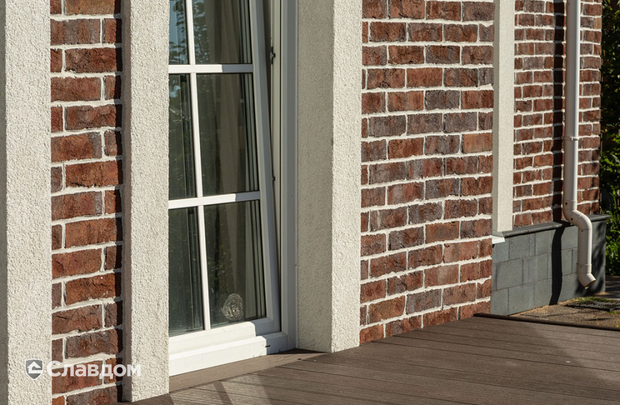 Частный дом с облицовкой плиткой Roben Formback Buntgeflammt