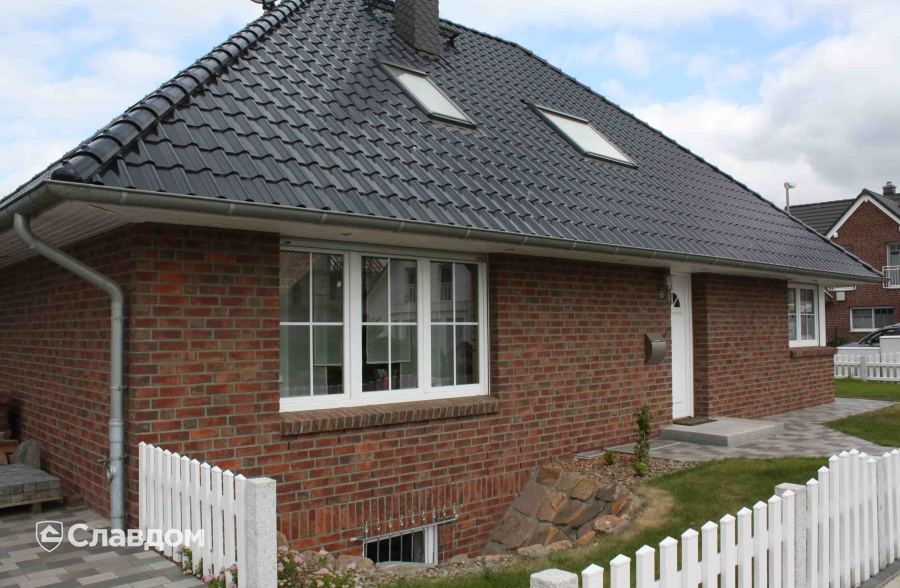 Частный дом с облицовкой кирпичом ручной формовки MUHR Nr 7 Westfalisch-bunt
