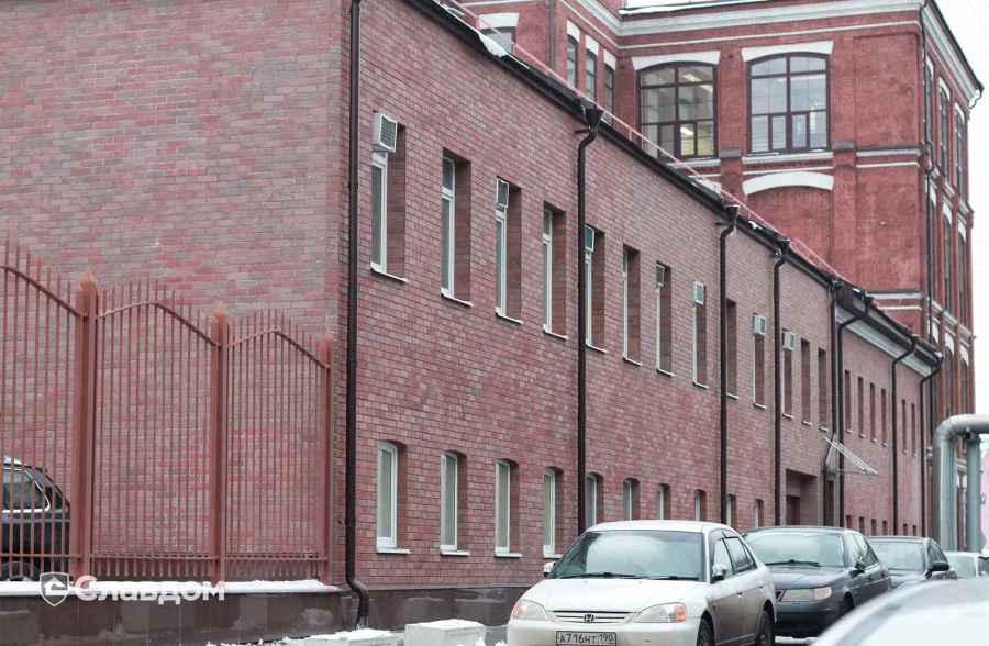 Офис с облицовкой фасадной плиткой Stroeher Keraprotect 416