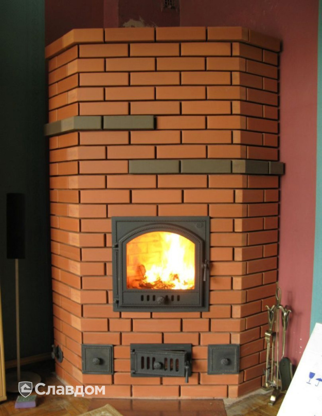 Печь с применением облицовочного кирпича Lode Brunis+Janka