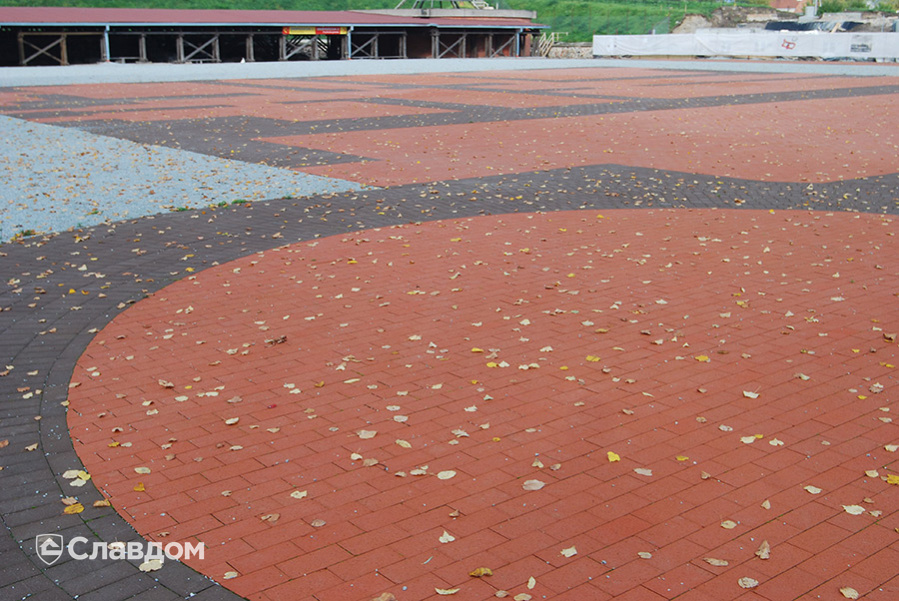 Площадь с применением брусчатки Penter Baltic Klinker Pavers Classic и Braun