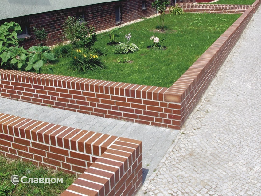 Садовое ограждение с облицовкой кирпичом Terca Lausitz