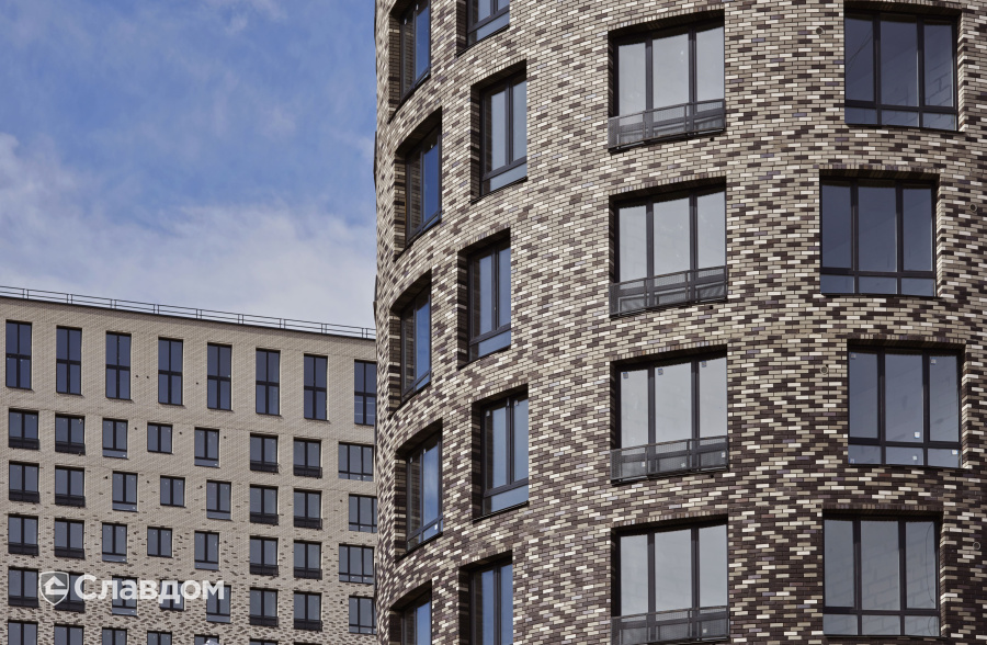 Жилой район с облицовкой кирпичом Roben Oslo perlweiss, Faro grau, Faro schwarz-nuanciert, Chelsea basalt-bunt, Manchester