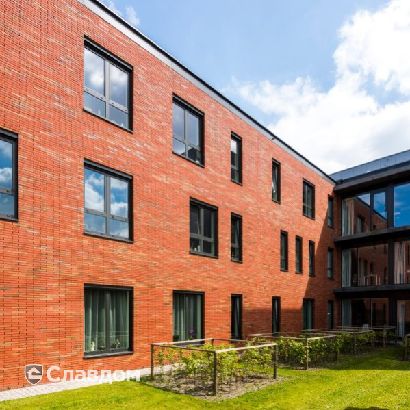 Медицинский центр с облицовкой кирпичом Terca Linneaus Robinia