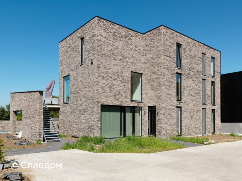 Трехэтажный жилой комплекс с облицовкой кирпичом Terca Iluzo Grijs-zwart