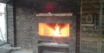 Интерьер с камином с облицовкой кирпичом Донские зори Бронницкий узорный