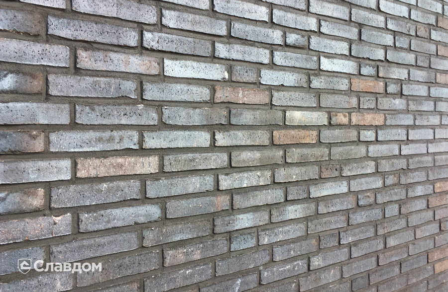 Частный дом с применением керамического кирпича ENGELS TIGHEL BRIK Basalt