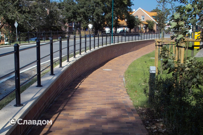 Тротуар с применением клинкерной брусчатки Penter Mediterrano