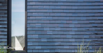 Жилой дом с применением керамической черепицы Koramic 301 Plain Tile Smooth Anthracite Engobe и Black Glazed