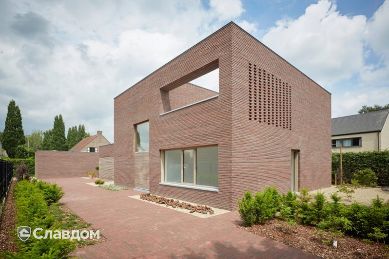 Частный дом в Дестелбергене с облицовкой кирпичом Terca Wasserstrich Special Rood