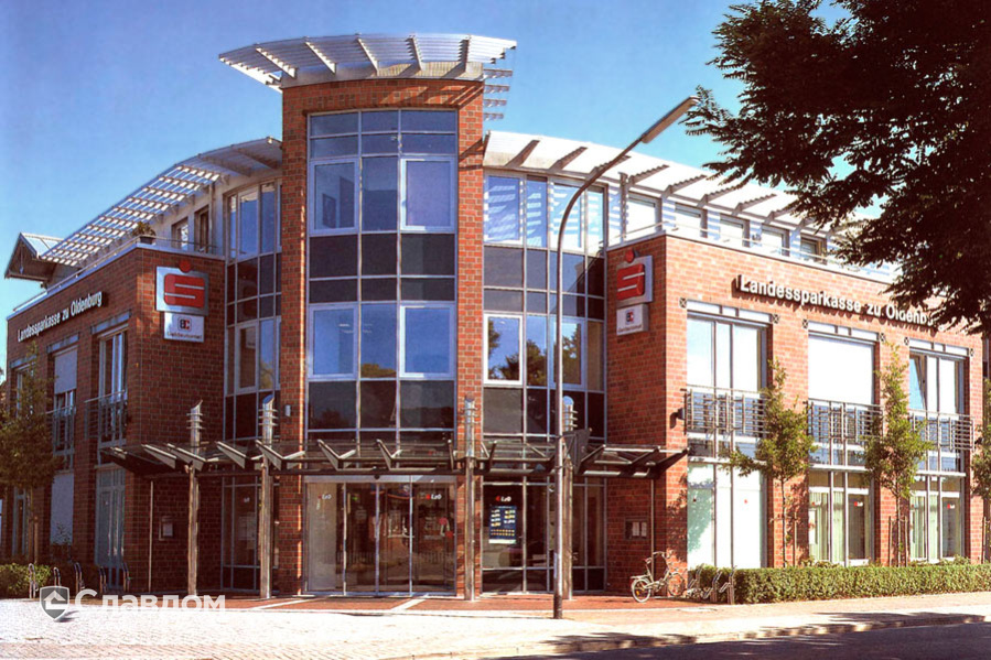 Здание банка Landessparkasse zu Oldenburg с облицовкой кирпичом Roben Greetsiel friesisch-bunt glat