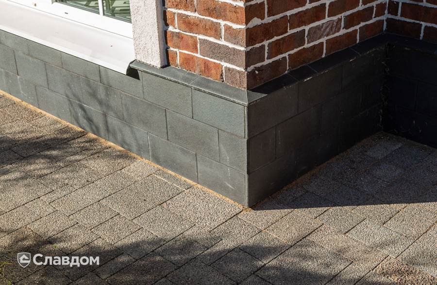 Частный дом с облицовкой плиткой Roben Formback Buntgeflammt