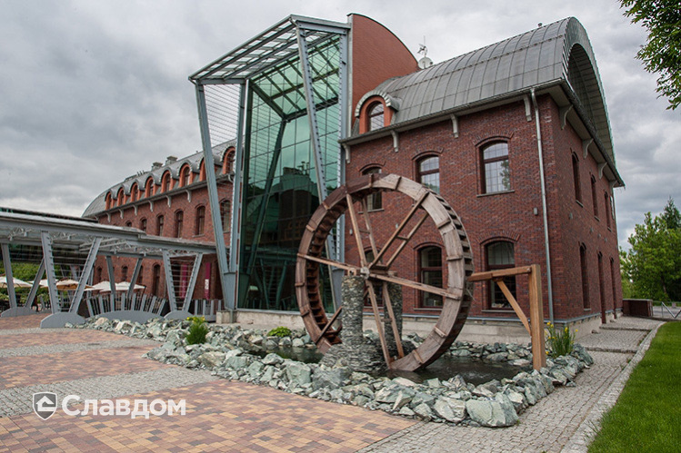 Здание с применением облицовочного кирпича LHL CLASSIC 03-01-15-0100-1