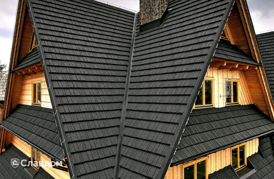 Коттедж с использованием композитной черепицы AeroDek (Decra) Stratos цвет антрацит