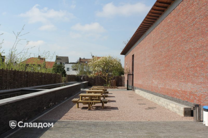 Офис в Мускроне с облицовкой кирпичом Terca Paarsblauw