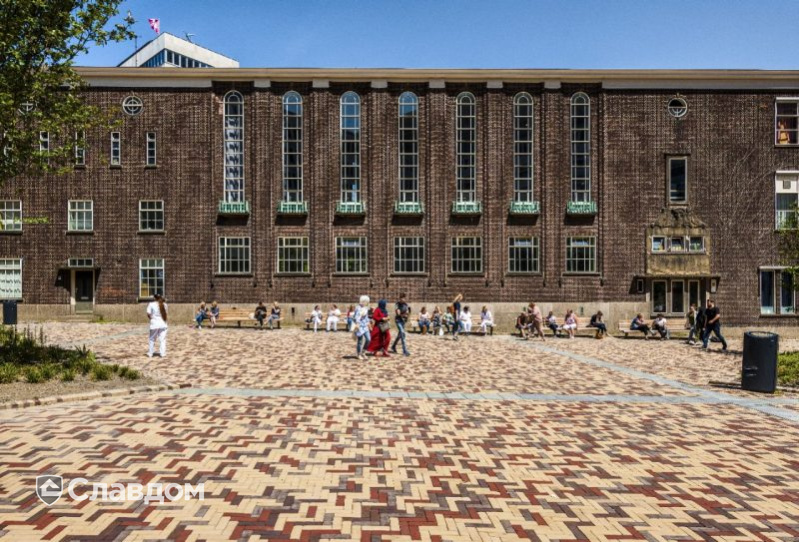 Медицинский центр университета Эразмус с миксом брусчатки Penter Paviona, Omber, Siena и Mastiek