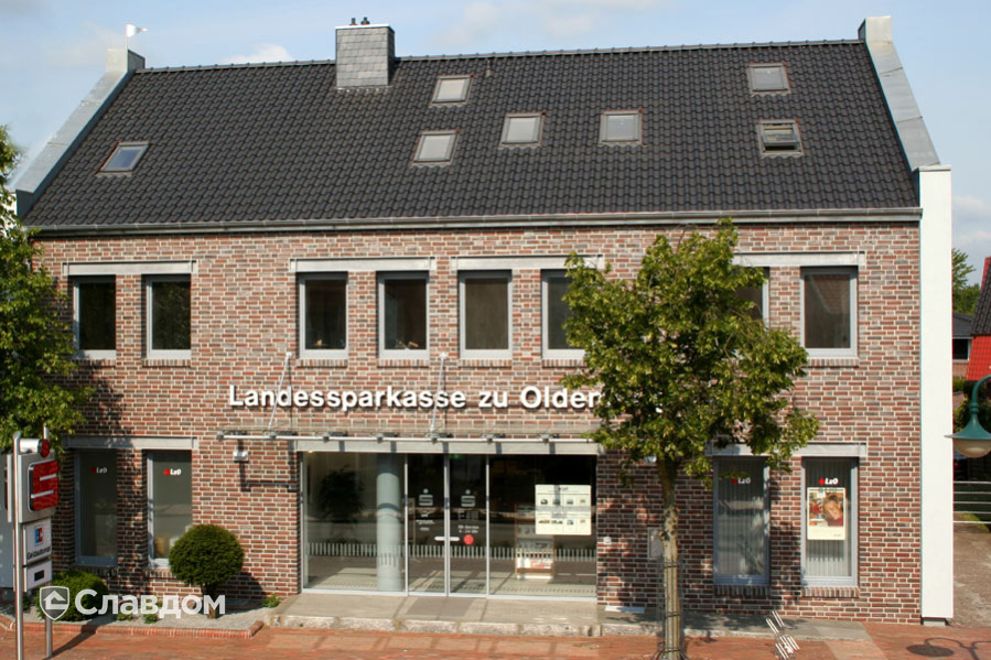 Банк Landessparkasse zu Oldenburg с кладкой черепицы Limburg anthrazit