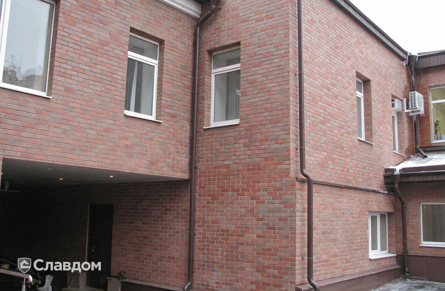 Офис с облицовкой фасадной плиткой Stroeher Keraprotect 416