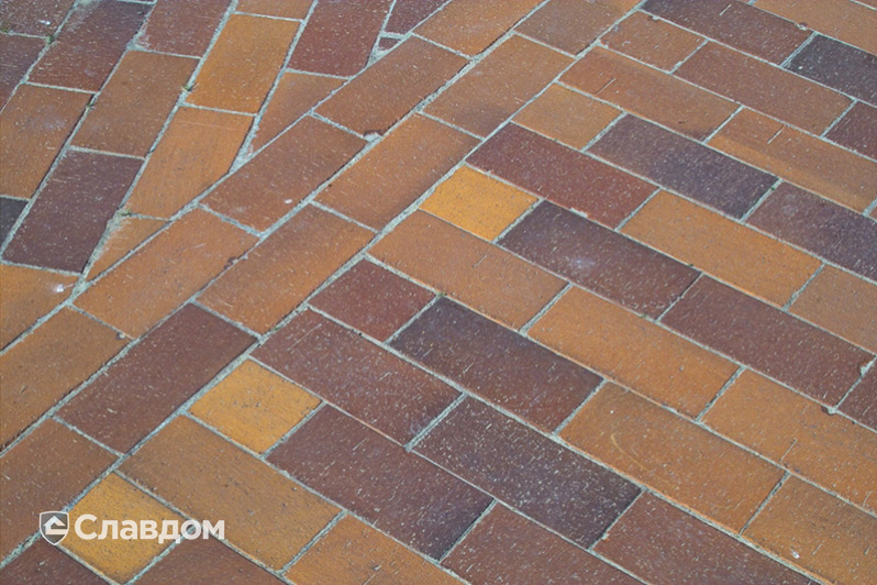 Тротуар с применением клинкерной брусчатки Penter Mediterrano