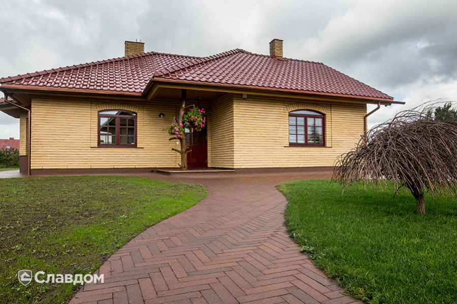 Территория частного дома с применением брусчатки Penter Baltic Klinker Pavers Nuance STT65