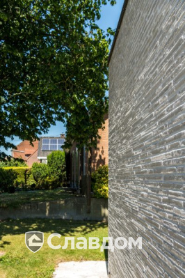 Частный дом в Бесонрье с облицовкой кирпичом Terca Polaris Wasserstrich Spezial Grijs