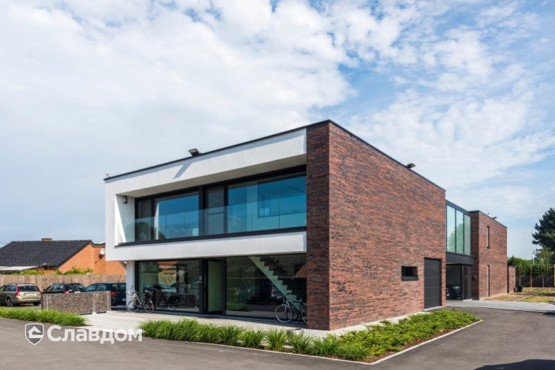 Частный дом в Эдегеме с облицовкой кирпичом Terca Wasserstrich Special E1