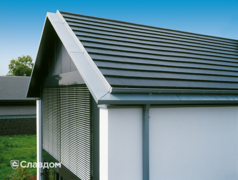 Дом с лаконичным дизайном с крышей из черепицы Creaton Domino Schieferton Engobiert