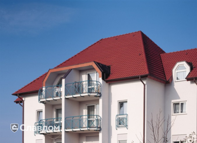 Жилой дом с черепицей Braas Топаз 13V медный ангоб