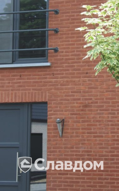 Двухэтажный частный дом с облицовкой кирпичом Terca Haywood Red