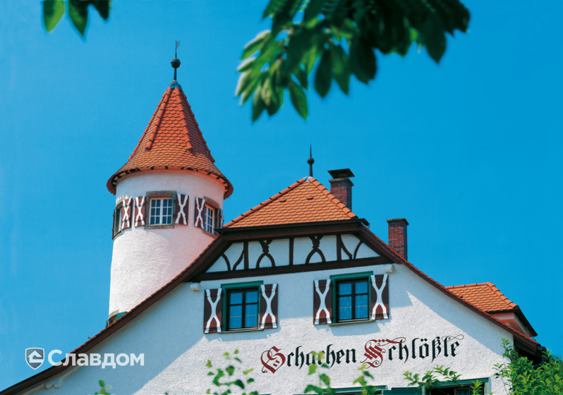 Крыша из черепицы Creaton Biber Klassik Naturrot с башней