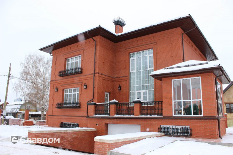Частный дом с облицовкой кирпичом КС-Керамик 1НФ Красный гладкий