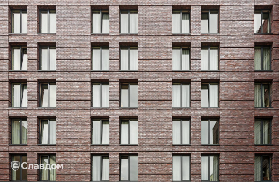 Отель сети Hampton by Hilton с облицовкой кирпичом MUHR 10 Violettblau geflammt