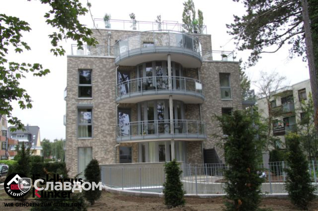 Частный дом с облицовкой кирпичом Feldhaus Klinker 682 sintra argo blanco